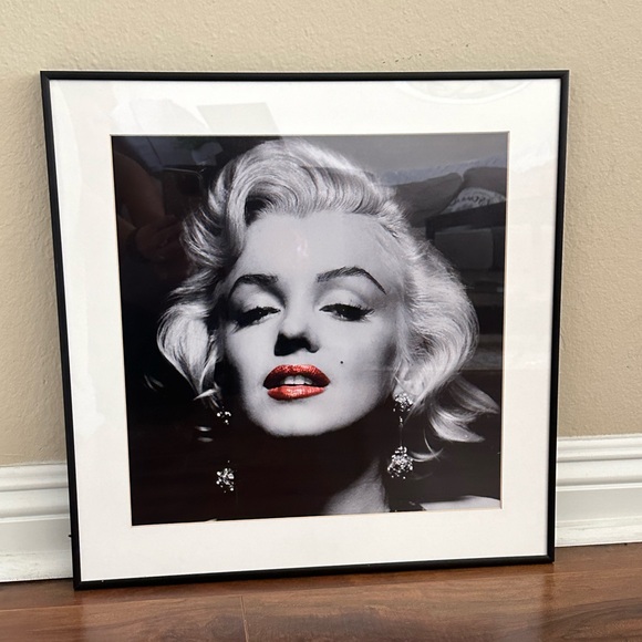 Marilyn Monroe picture frame with red lips. - Picture 2 of 3